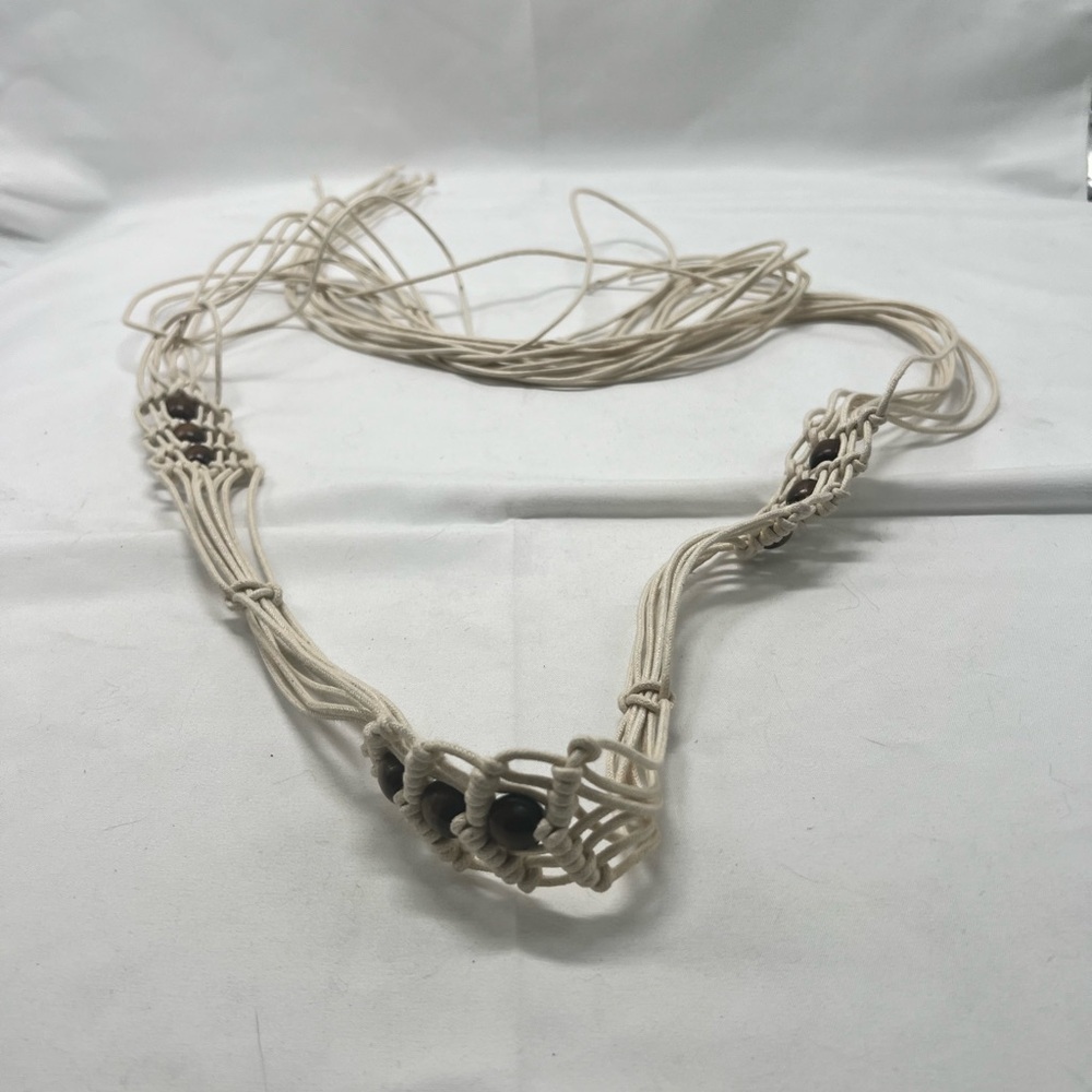 Cream macrame belt with wooden beads